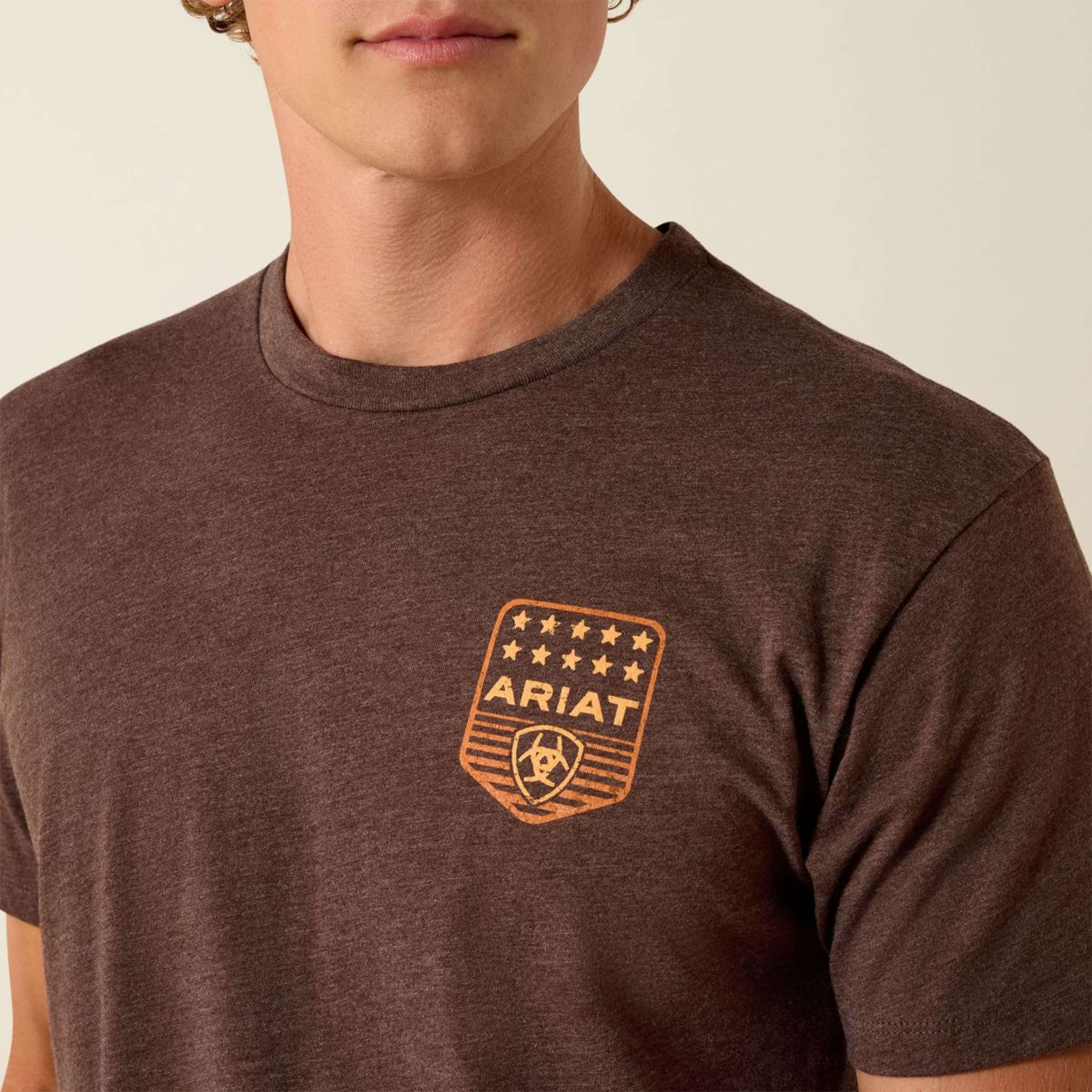 Ariat T-Shirt Strip Patriotic Badge Tee Herren Brown Heather - Image 4