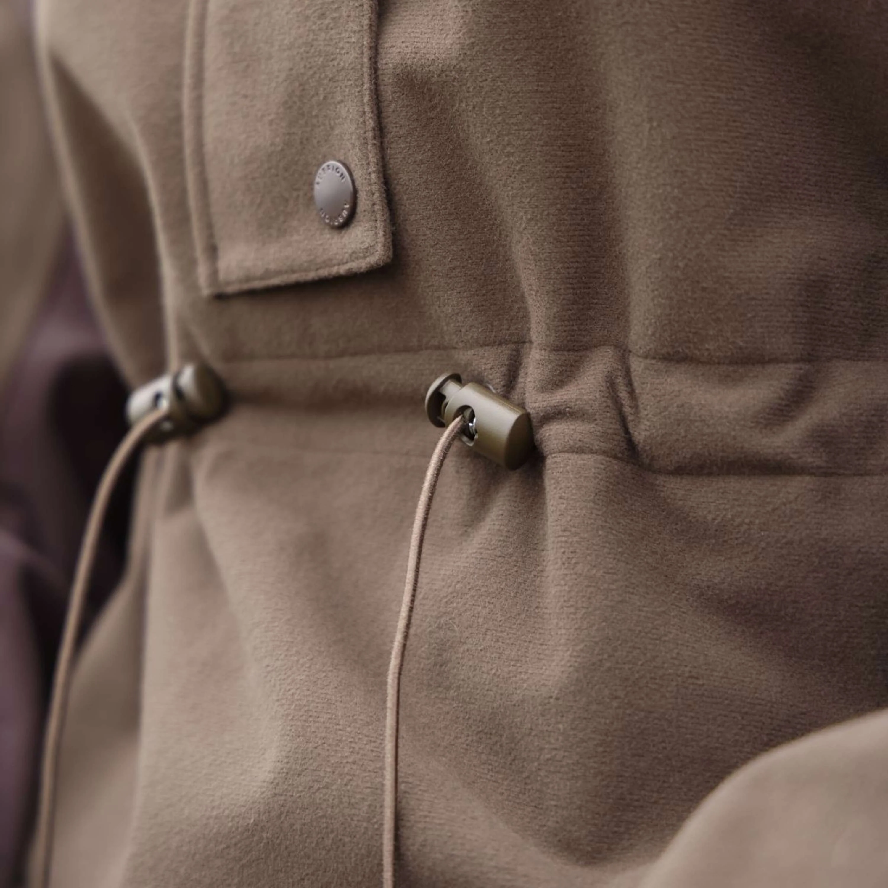 Aubrion by Shires Pullover Heritage Dunkelolive - Image 11