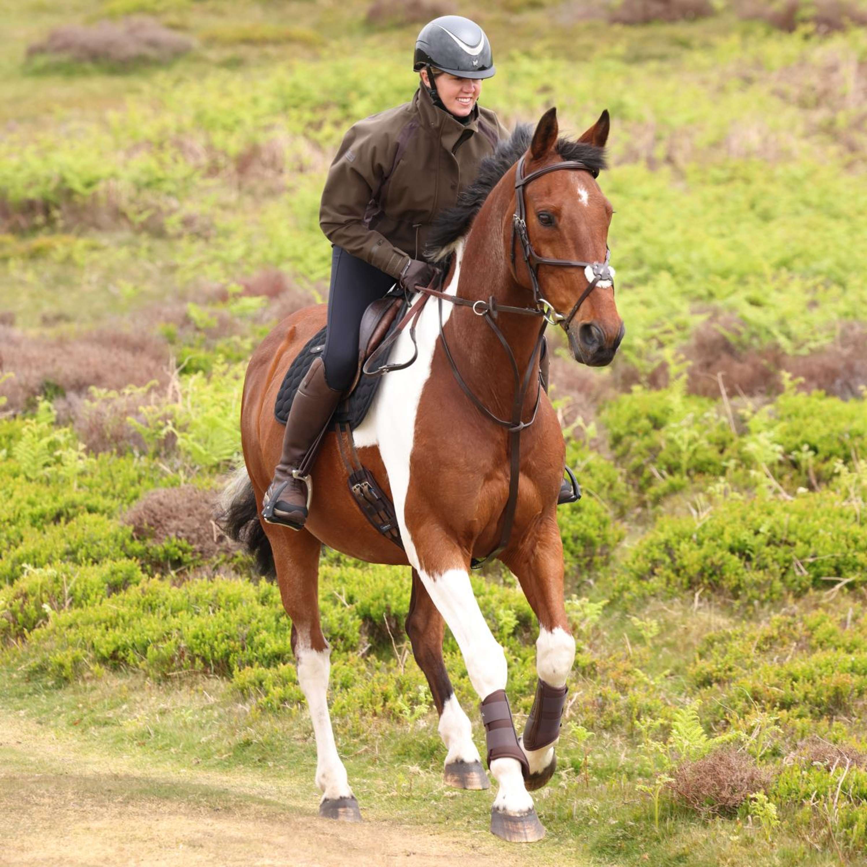 Aubrion by Shires Pullover Heritage Dunkelolive - Image 14