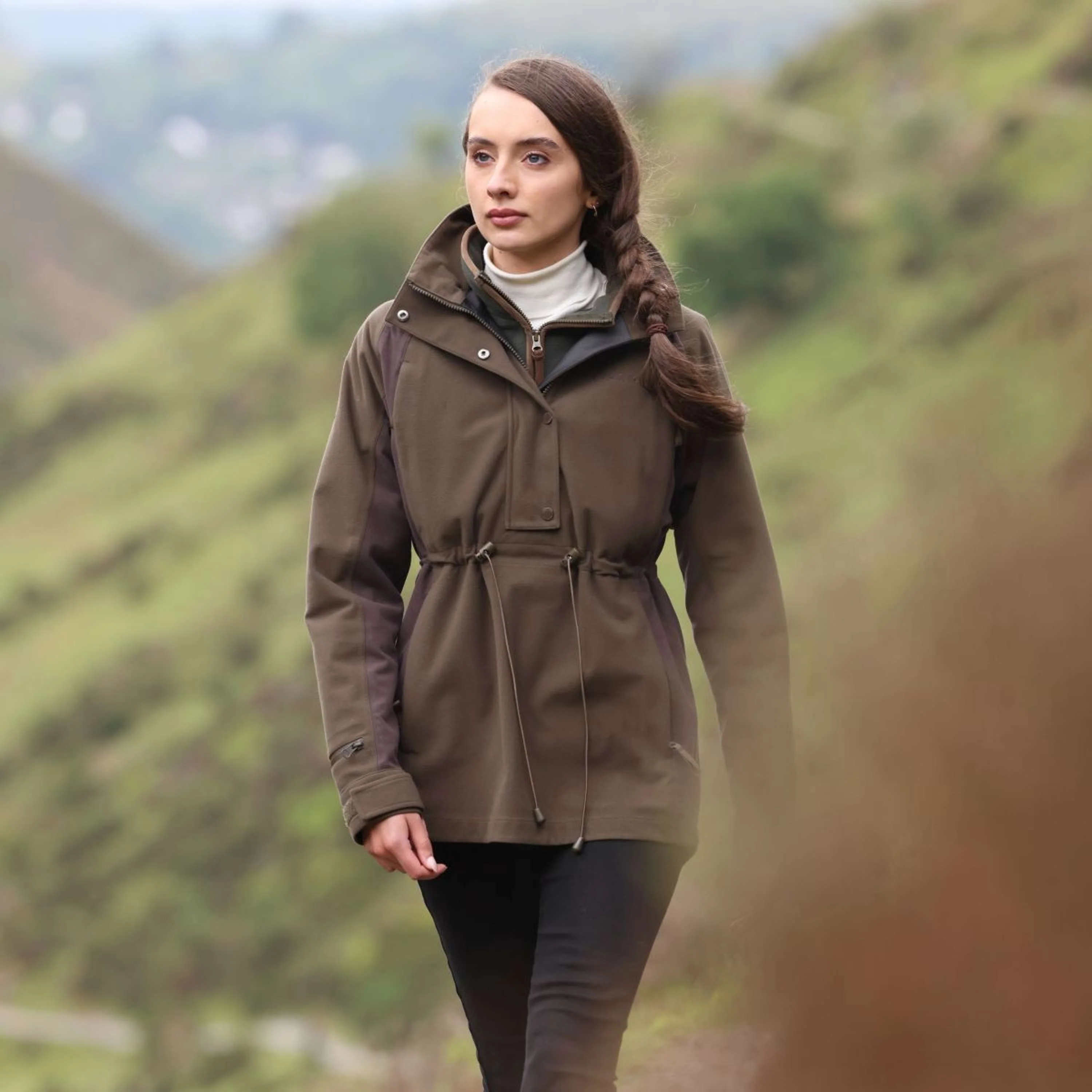 Aubrion by Shires Pullover Heritage Dunkelolive - Image 43
