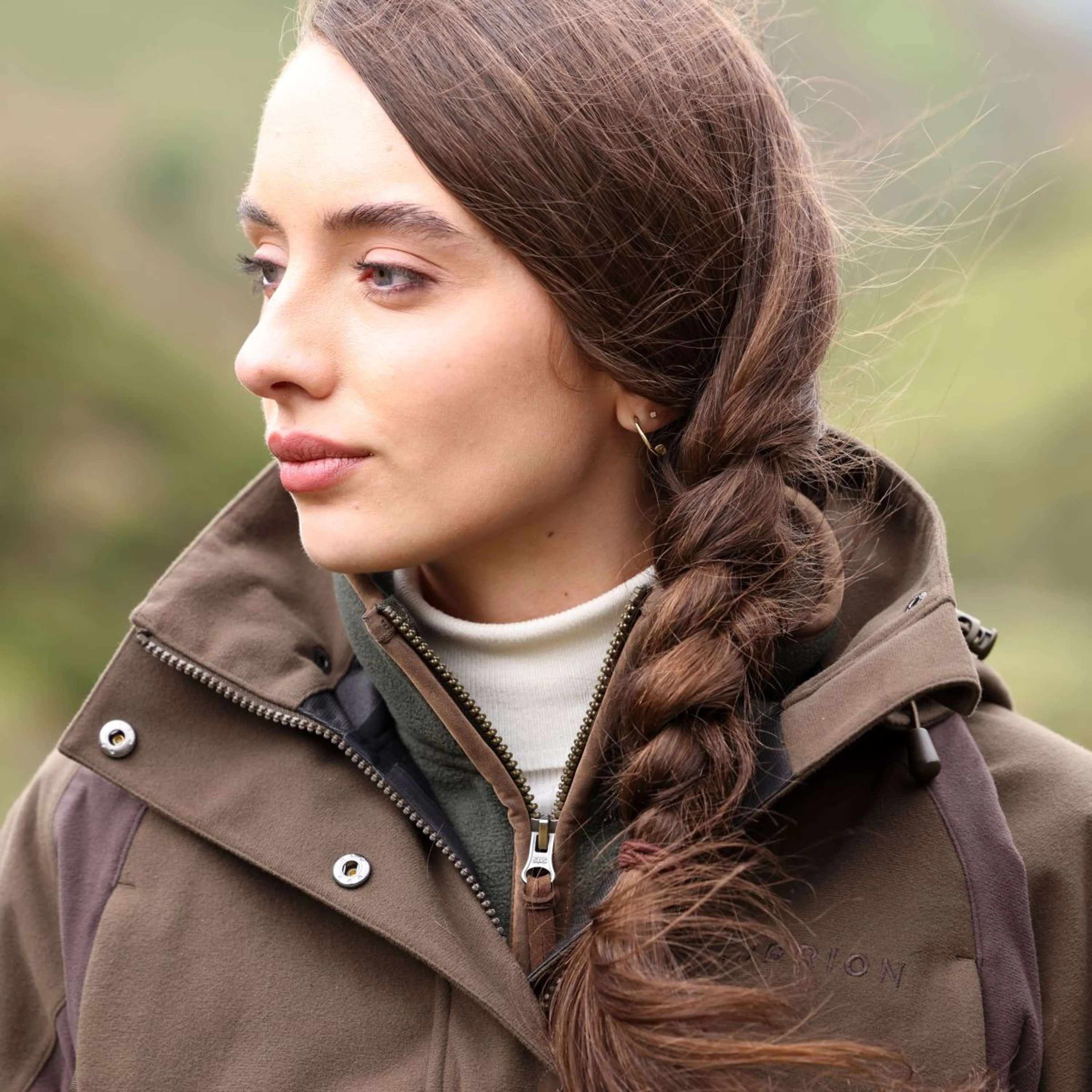 Aubrion by Shires Pullover Heritage Dunkelolive - Image 45