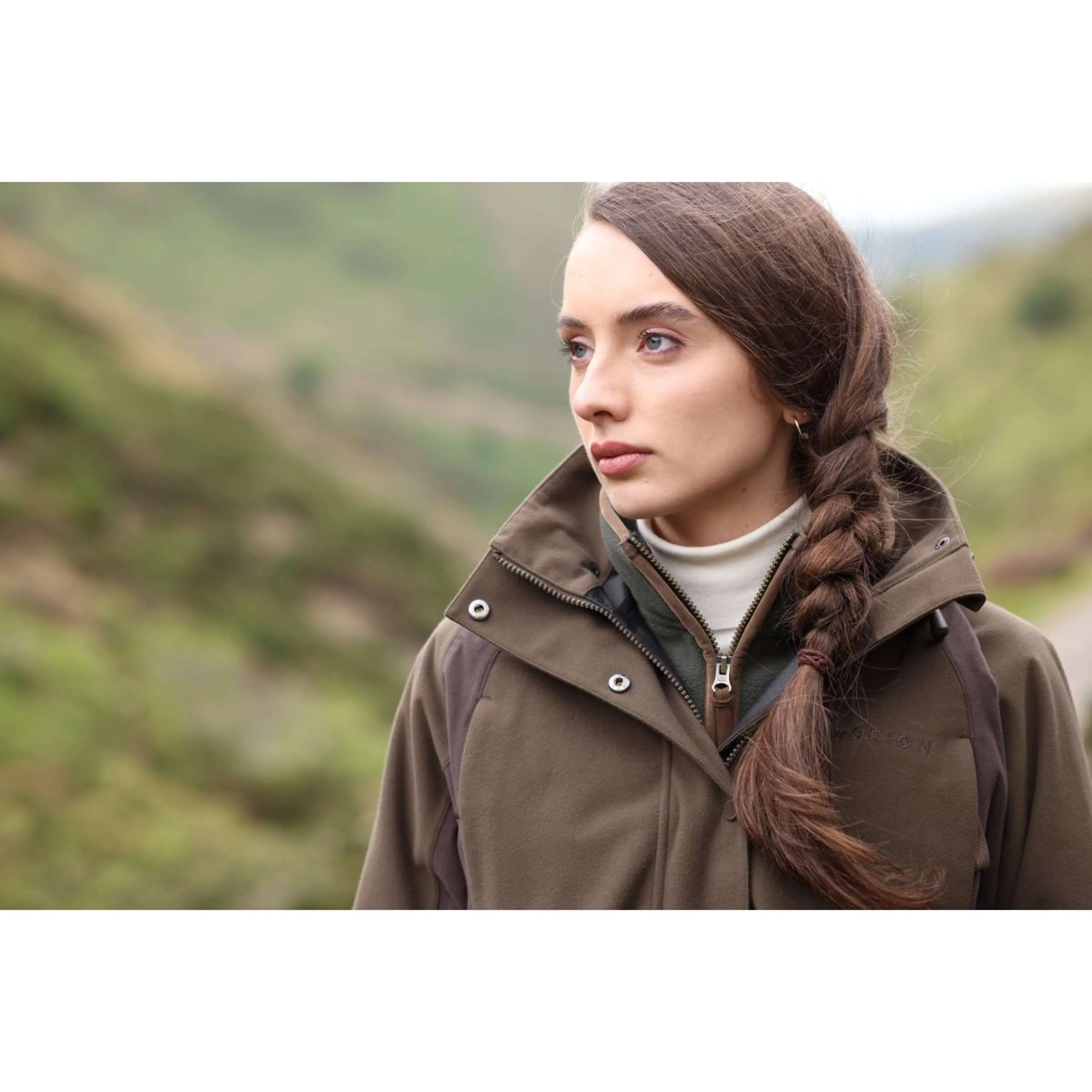 Aubrion by Shires Pullover Heritage Dunkelolive - Image 46