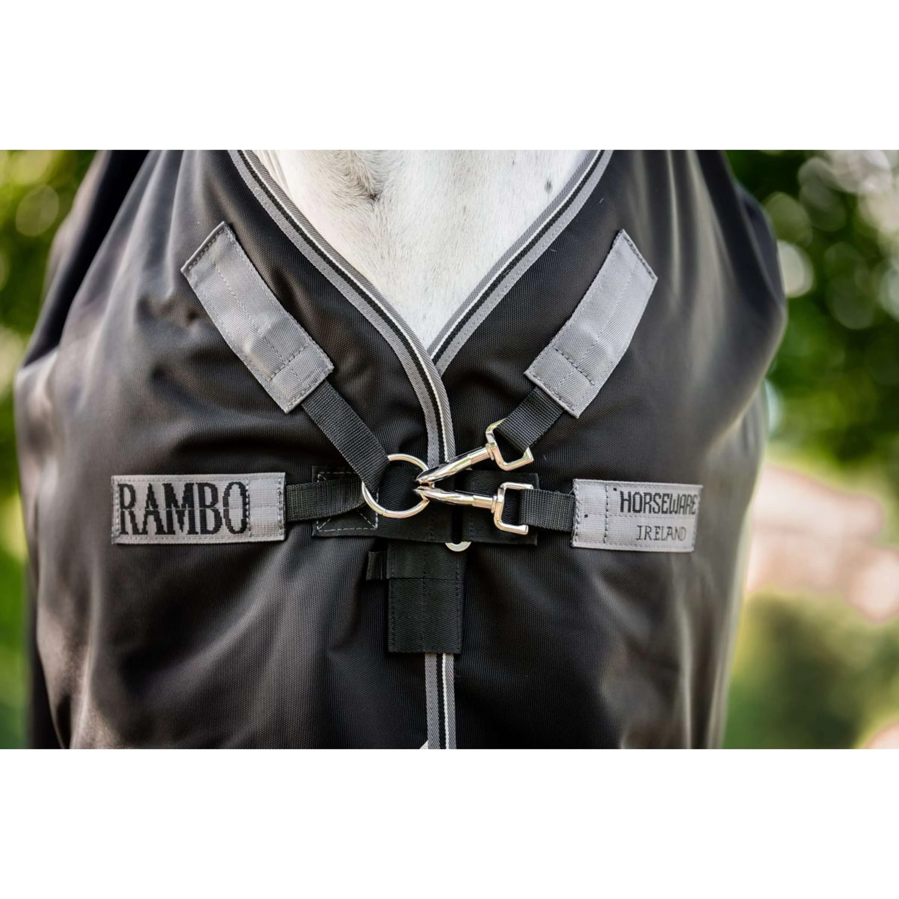 Rambo Turnout Rug 1680D Varilayer 450g Black/Thunderstorm Grey/Silver - Image 2
