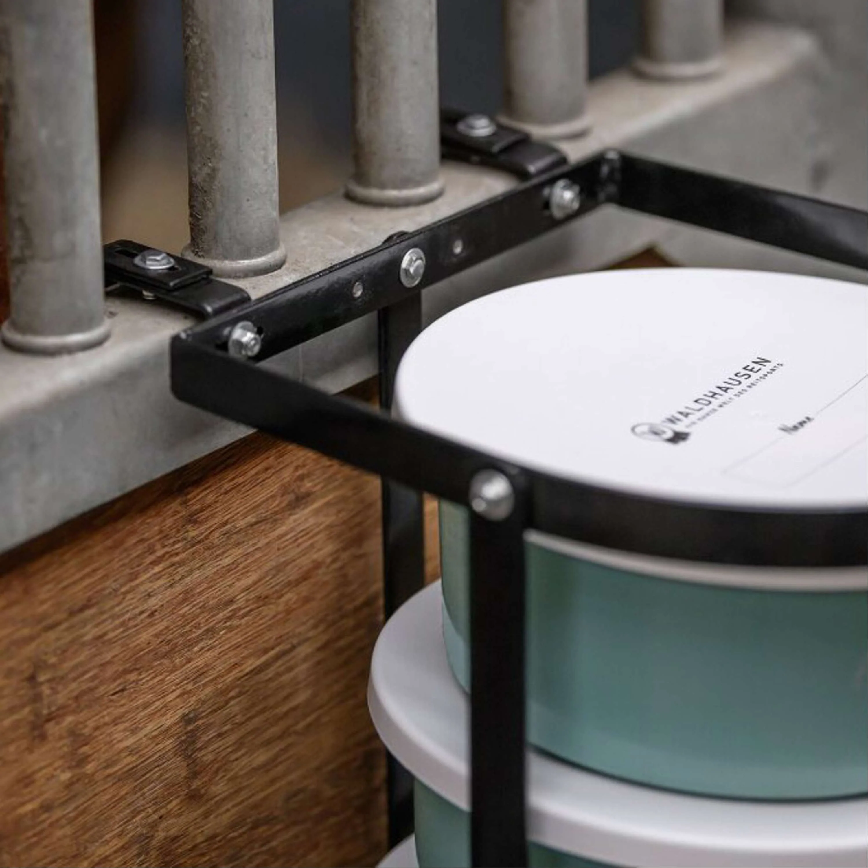 Waldhausen Futtertrog Halter fÃ¼r 2-Liter-BehÃ¤lter Schwarz - Image 9